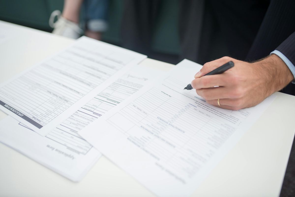 Tarjeta comunitaria en Barcelona: guía legal útil
